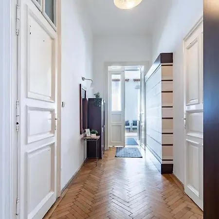 Apartment Cityscape Budget Oktogon Budapest