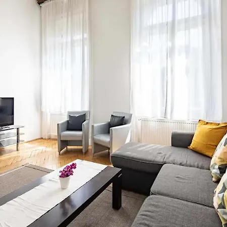 Cityscape Budget Oktogon Apartment