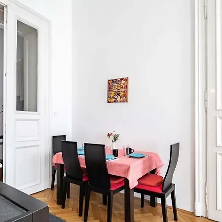 Apartment Cityscape Budget Oktogon Budapest