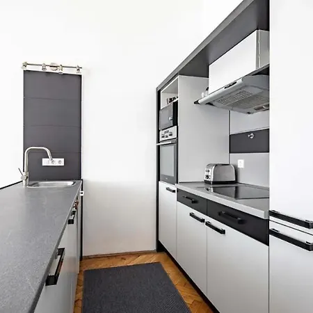 Cityscape Budget Oktogon Apartment