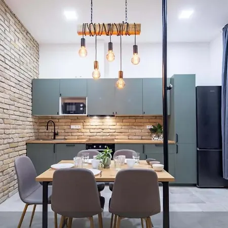 Cityscape Budget Blaha Loft Apartment *