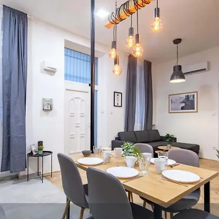 Cityscape Budget Blaha Loft *