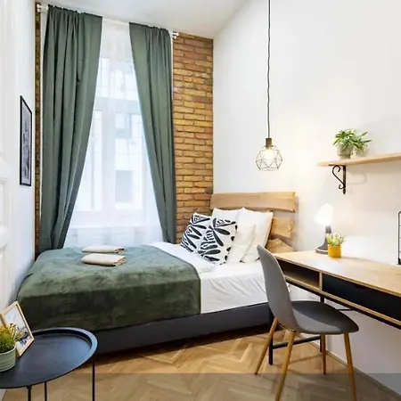 Cityscape Budget Blaha Loft Apartment