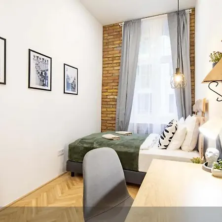 Cityscape Budget Blaha Loft Apartment *