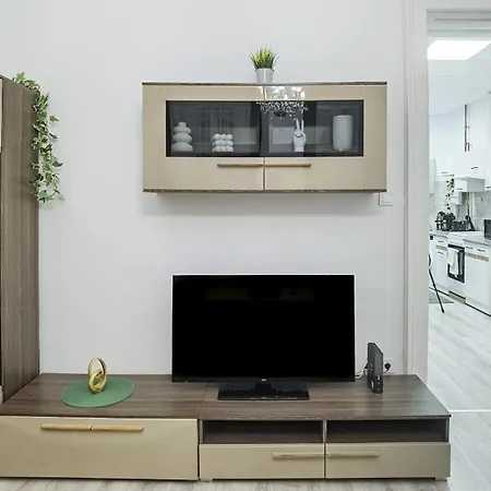Urban Oasis: Spacious Modern Retreat With Netflix And New York Cafe Proximity *