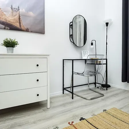 Apartment Urban Oasis: Spacious Modern Retreat With Netflix And New York Cafe Proximity