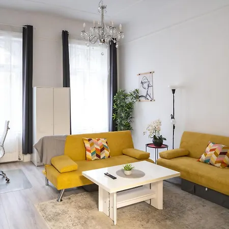 Urban Oasis: Spacious Modern Retreat With Netflix And New York Cafe Proximity * Budapest