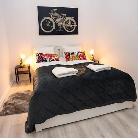 Urban Oasis: Spacious Modern Retreat With Netflix And New York Cafe Proximity Apartment Budapest