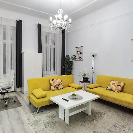 Urban Oasis: Spacious Modern Retreat With Netflix And New York Cafe Proximity *