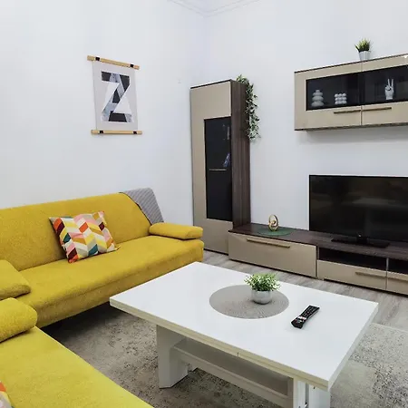 Apartment Urban Oasis: Spacious Modern Retreat With Netflix And New York Cafe Proximity