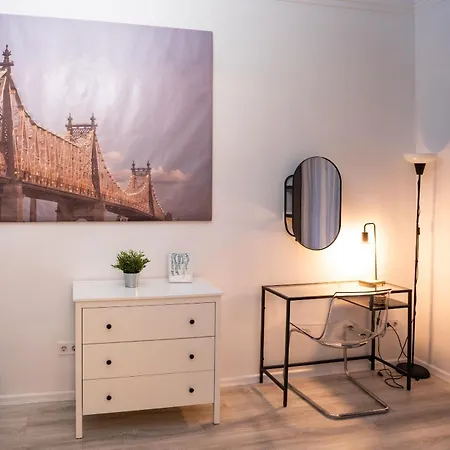 Apartment Urban Oasis: Spacious Modern Retreat With Netflix And New York Cafe Proximity *