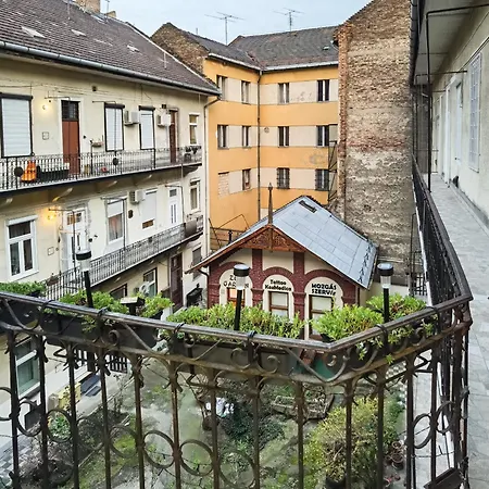 Urban Oasis: Spacious Modern Retreat With Netflix And New York Cafe Proximity *