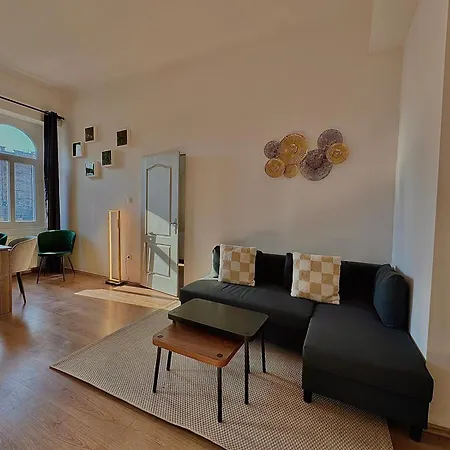 Baross - Spacious *