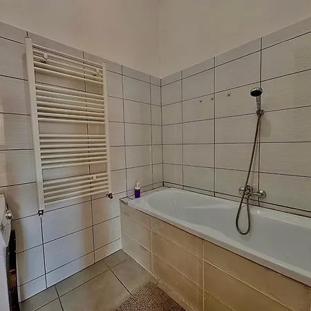 Baross - Spacious Apartment