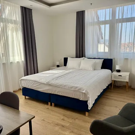 Hotel Rooftop With Deep Garage Budapešť