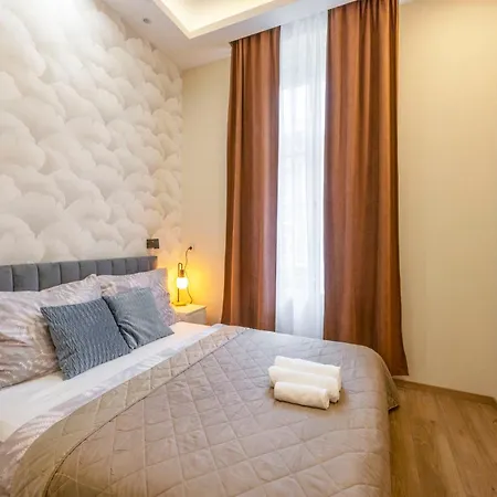 Exclusive N' Grand Center With 5 Bedrms * Budapest