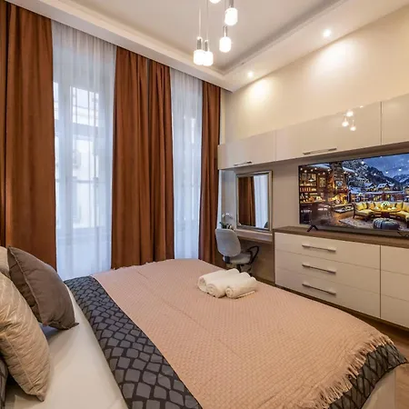 Exclusive N' Grand Center With 5 Bedrms