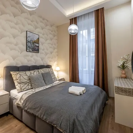 Apartment Exclusive N' Grand Center With 5 Bedrms *