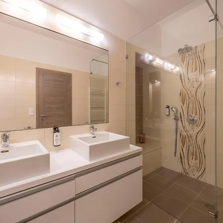 Exclusive N' Grand Center With 5 Bedrms Budapest