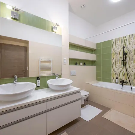 Apartment Exclusive N' Grand Center With 5 Bedrms