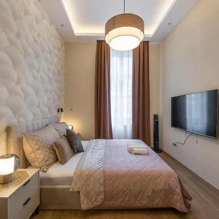 Exclusive N' Grand Center With 5 Bedrms Apartment *