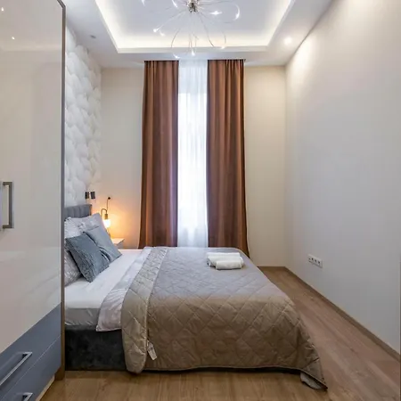 Apartment Exclusive N' Grand Center With 5 Bedrms