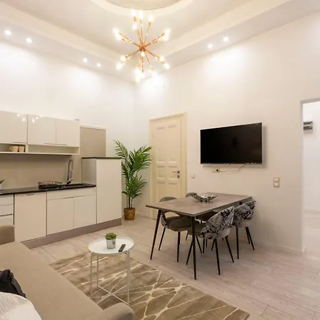 Quiet Center Near Heroes Square By Cavaland Apartment Budapest