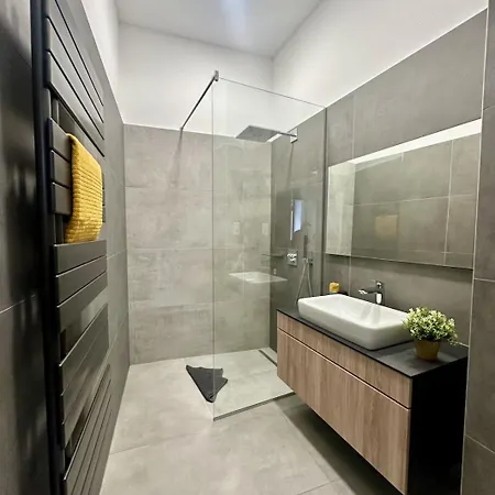 Gatsby Design By Chivi In Gozsdu #terasse #freeparking Apartment