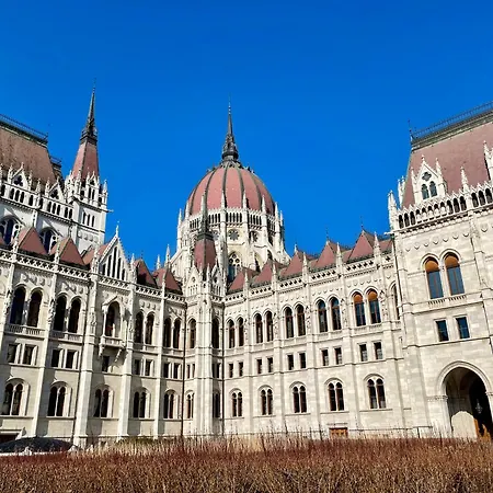 Parliament Apartment *