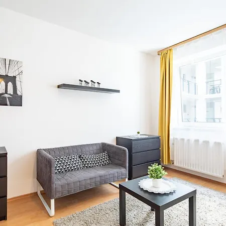 - Cozy Air Conditioned Budapest