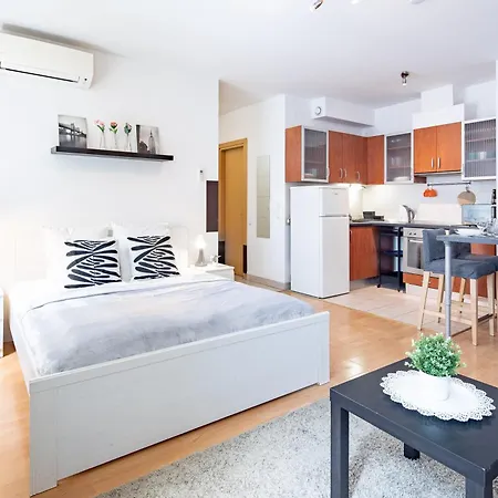 - Cozy Air Conditioned Apartment *