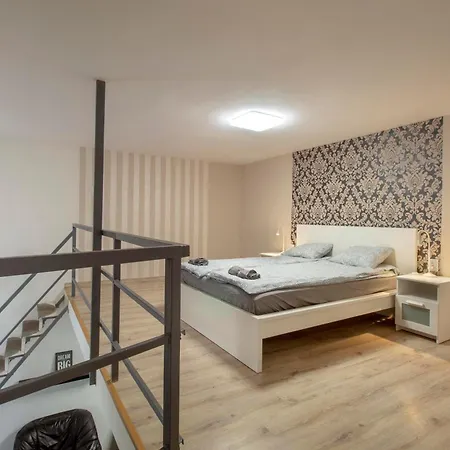 4 2 Bathroom Super Large With Ac Apartment