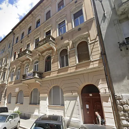 Apartment I Got 5 On It #5 - Brand New By Pink Flamingo Budapest