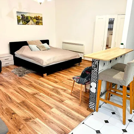 Dob71-cozy Flat In The Center Of Budapest- Recently Renovated Appartamento