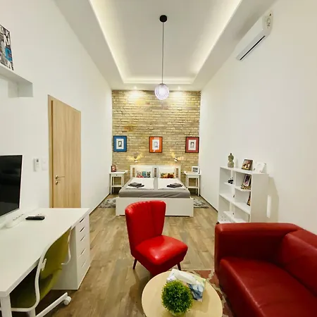 Peaceful In - Brick House *