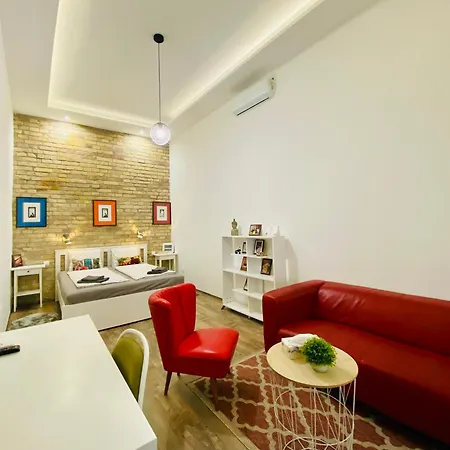 Peaceful In - Brick House Apartment *