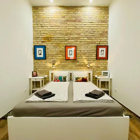 Peaceful In - Brick House Budapest