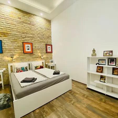 Peaceful In - Brick House *