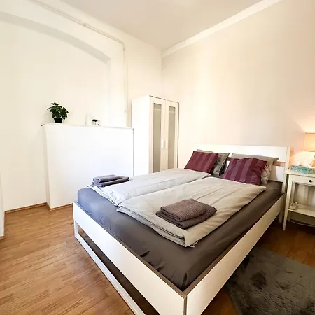 Cozy 1br With Skyline View - Purple Skyline Apartment *