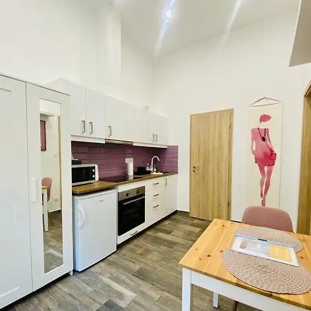 Peaceful In - Brick House Apartment