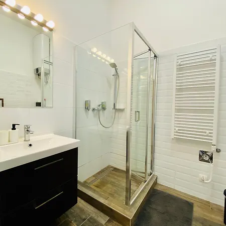 Apartment Peaceful In - Brick House Budapest