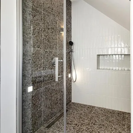 Luxury With Balcony In Downtown Appartement