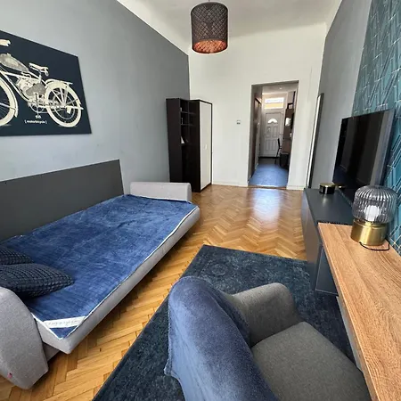 Apartment Tarsashazi Lakas Budapesten Koezel Mindenhez