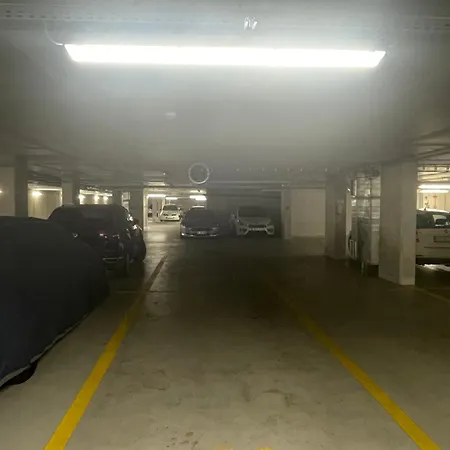 Park West Terrace With Private Parking Apartment *