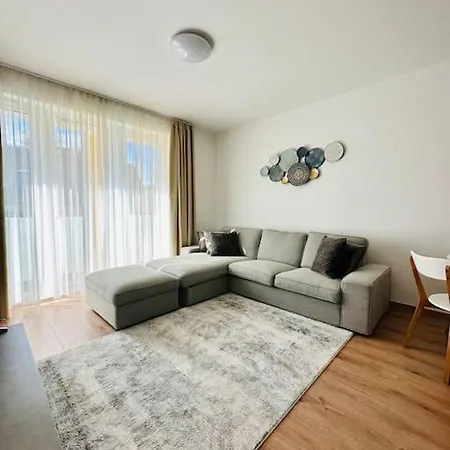 Apartment Park West Terrace With Private Parking
