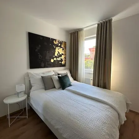 Park West Terrace With Private Parking Apartment *