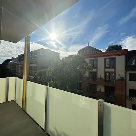 Park West Terrace With Private Parking Apartment *