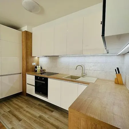 Apartment Park West Terrace With Private Parking Budapest