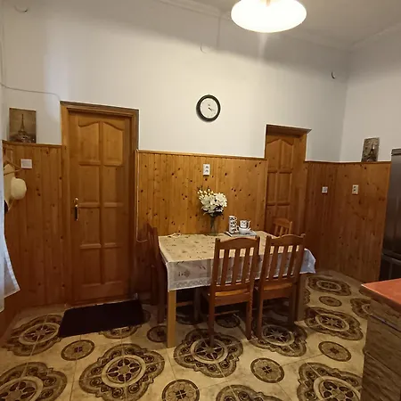 Rom Apartment *