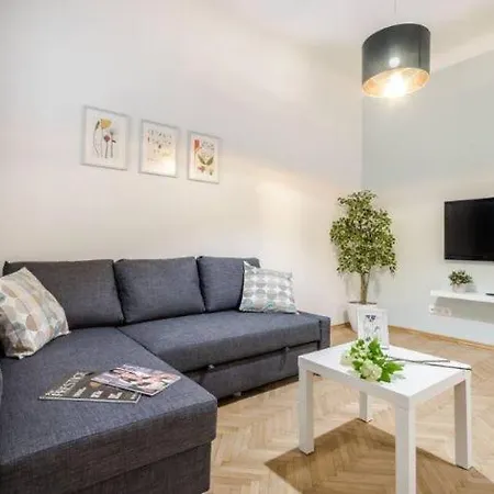 Dessy Downtown Apartment *